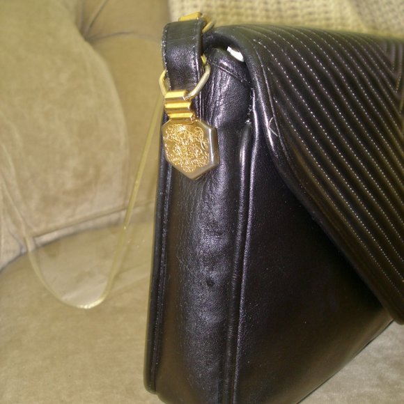 VTG Auth REVILLON PARIS Chevron Quilted RARE COLLECTOR'S Medallion Shoulder Bag - Picture 4 of 10